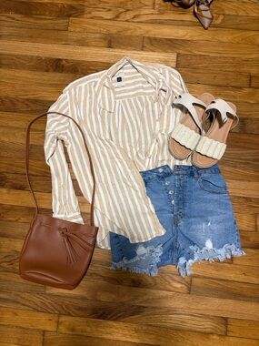 Universal Thread Striped Button Down Shirt Small Tan White Relaxed Fit